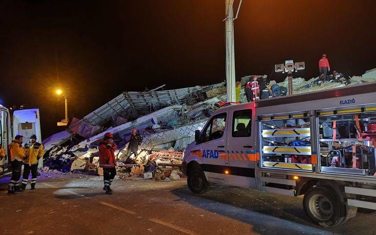 Σεισμός Τουρκία:Στους 31 ανέρχονται οι νεκροί από τον ισχυρό σεισμό, μεγέθους 6,8 βαθμών,ανακοίνωσε τα ξημερώματα της Κυριακής